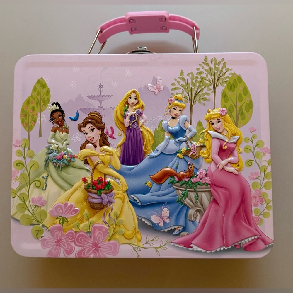Tin Box Co. “Disney Princess Lunch Box” 2013 - Picture 1 of 14
